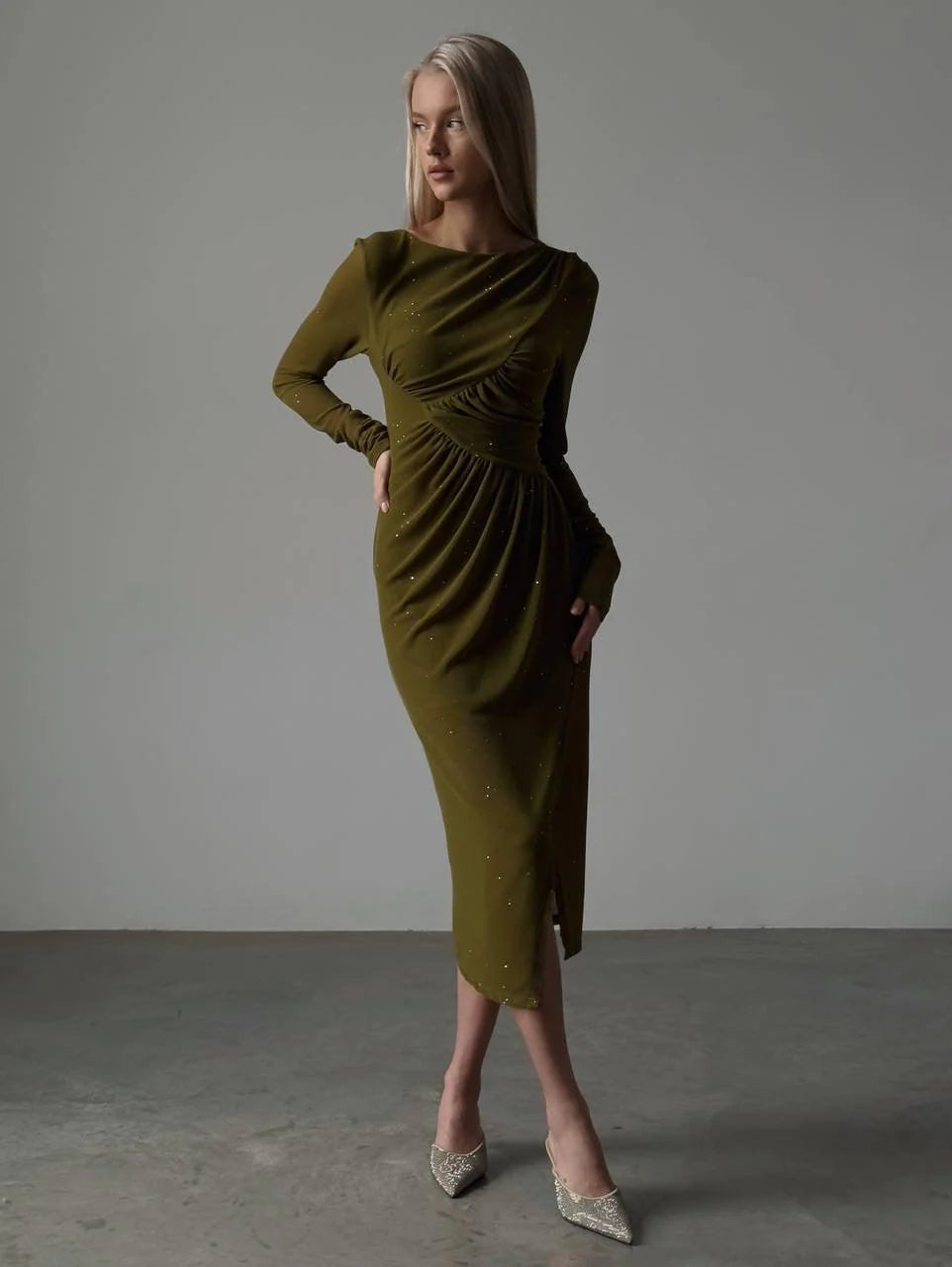 Robe midi moulante kaki avec détails scintillants
