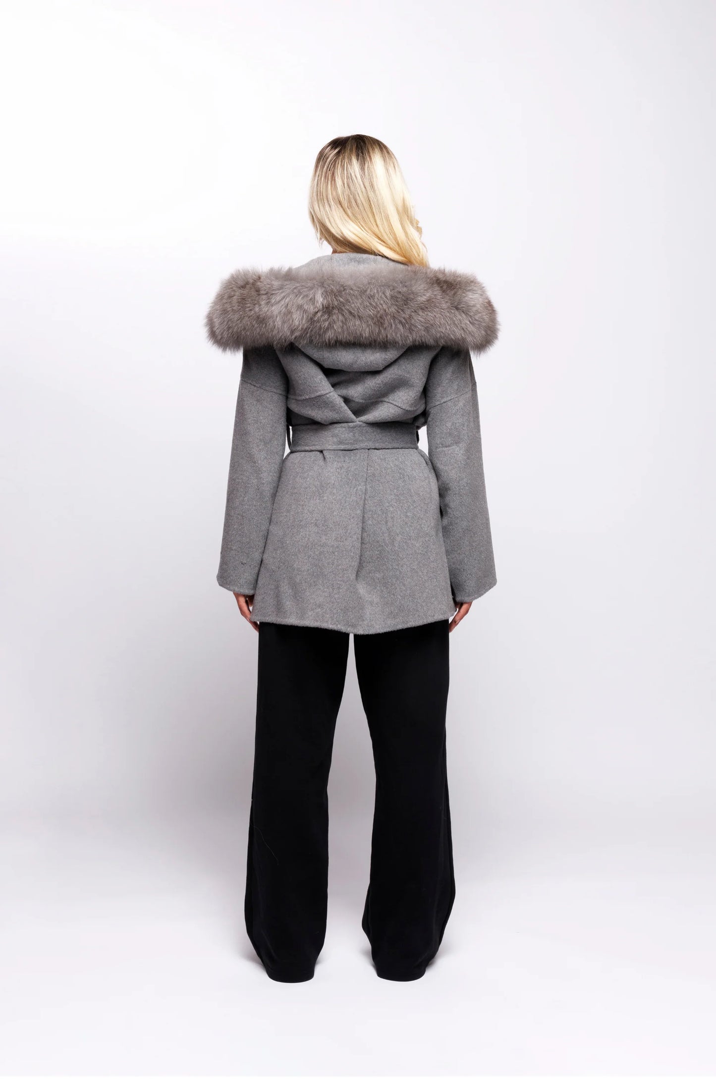 Manteau Luxueux en Laine avec Détails en Fourrure