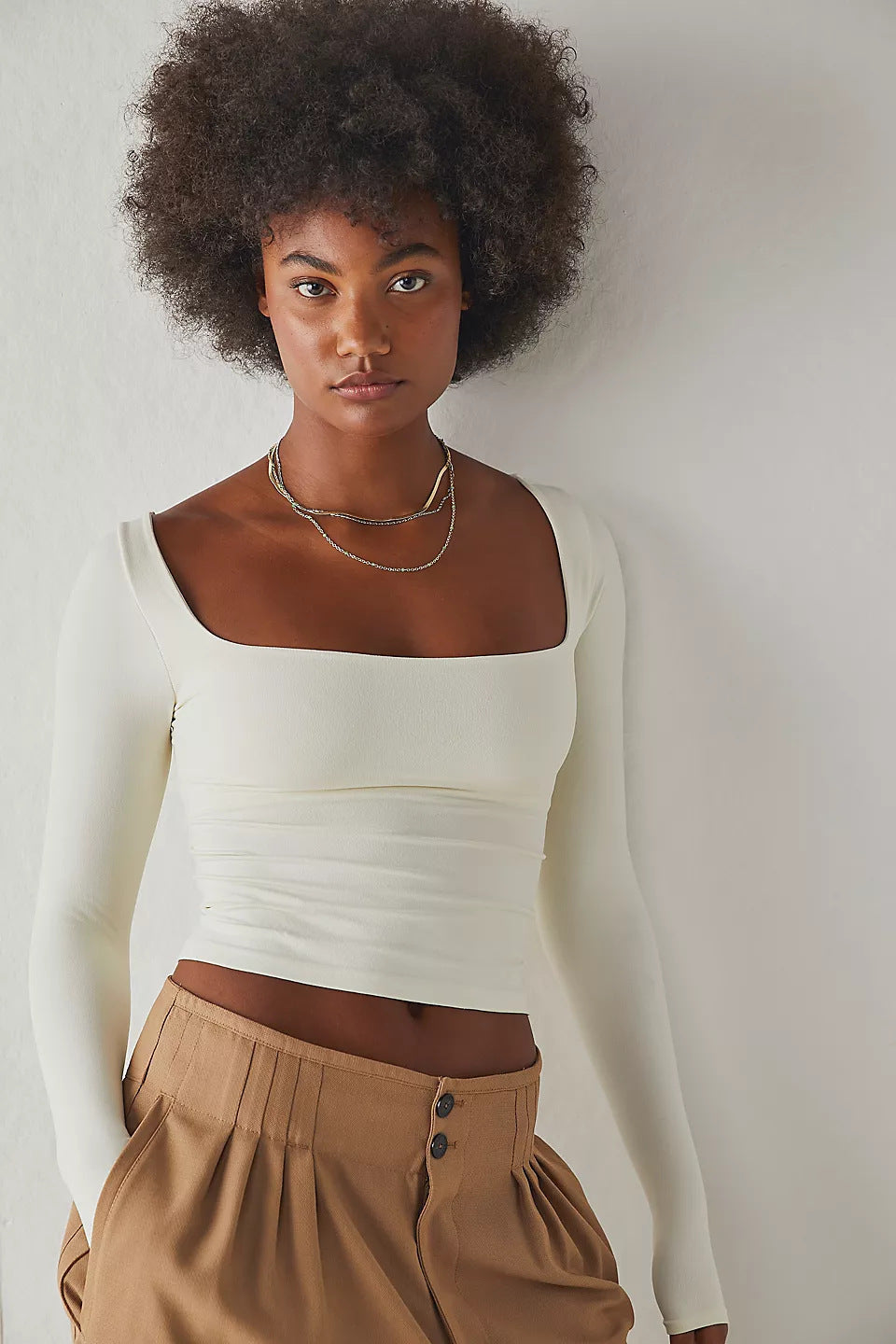 Haut Femme à Manches Longues – Col Carré Élégant