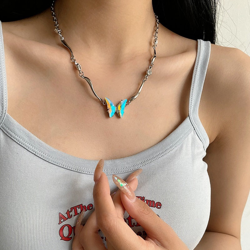 Collier Papillon Coloré à Chaîne Croisée