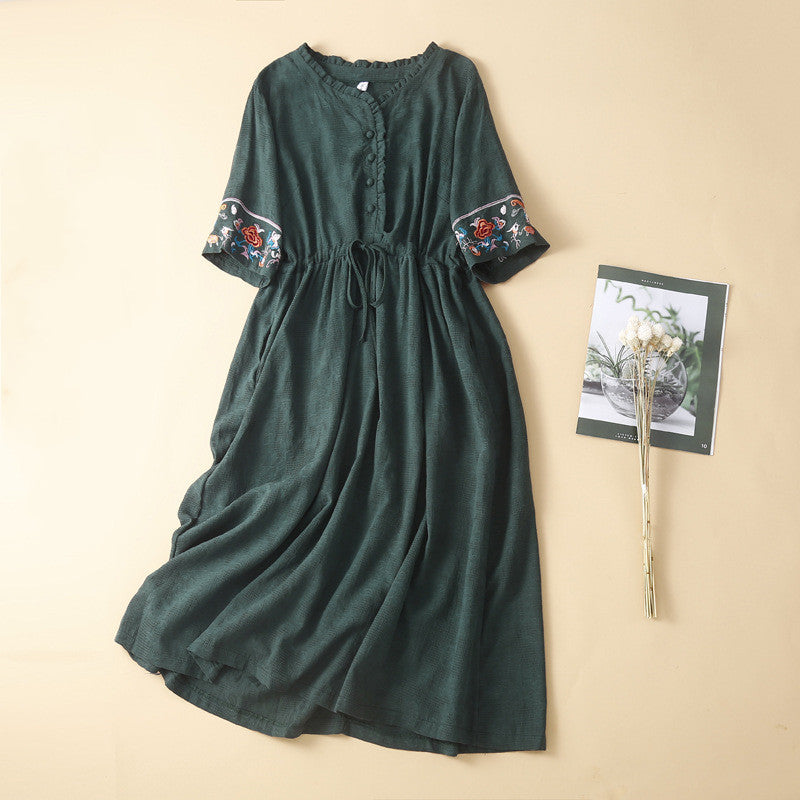 Robe Mi-Longue Brodée à Cordon – Élégance Décontractée