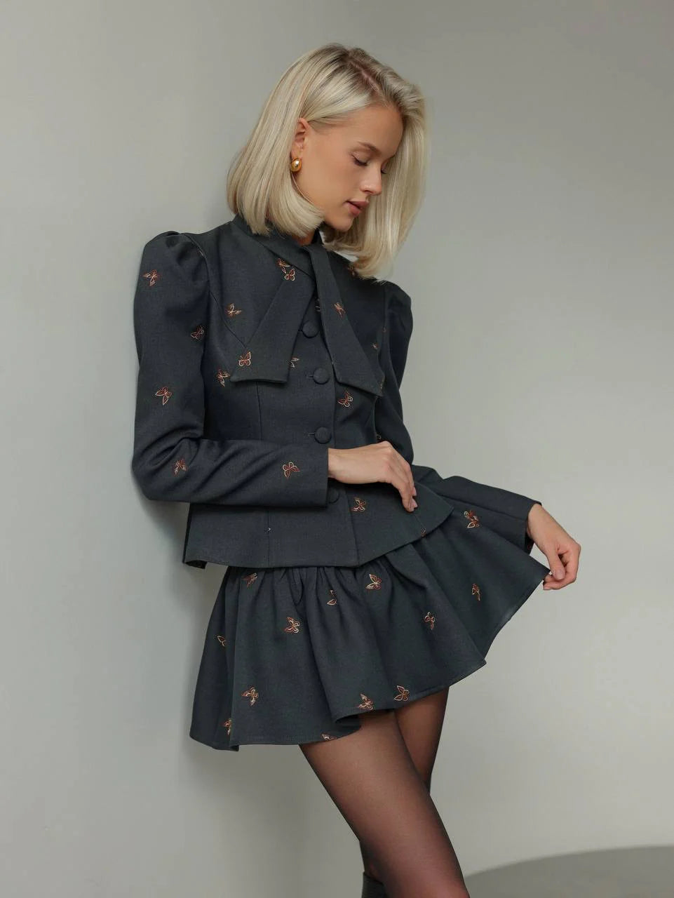 Ensemble brodé de papillons anthracite