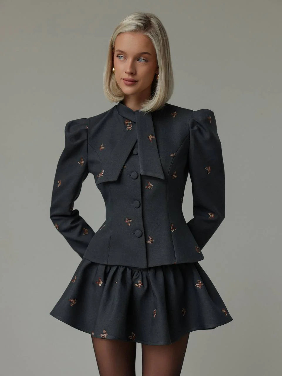 Ensemble brodé de papillons anthracite