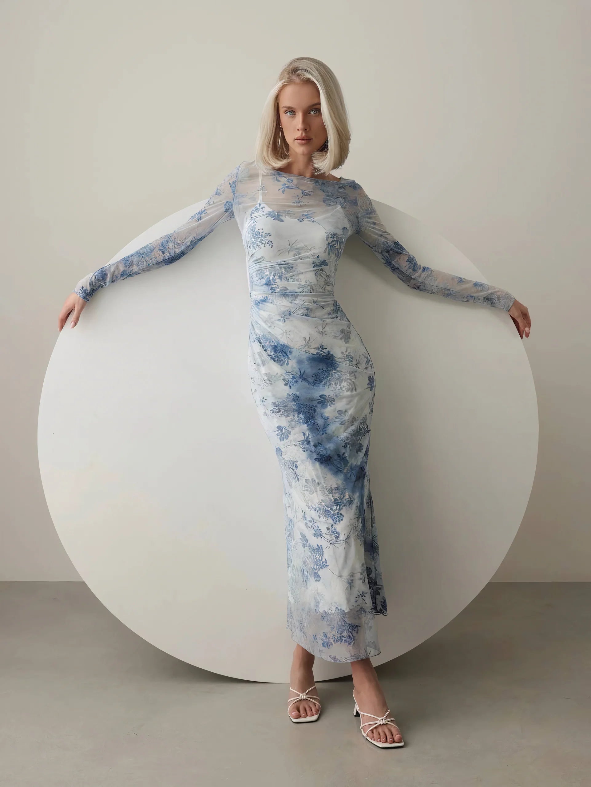 Robe "Blue Mist" en Tulle Transparent