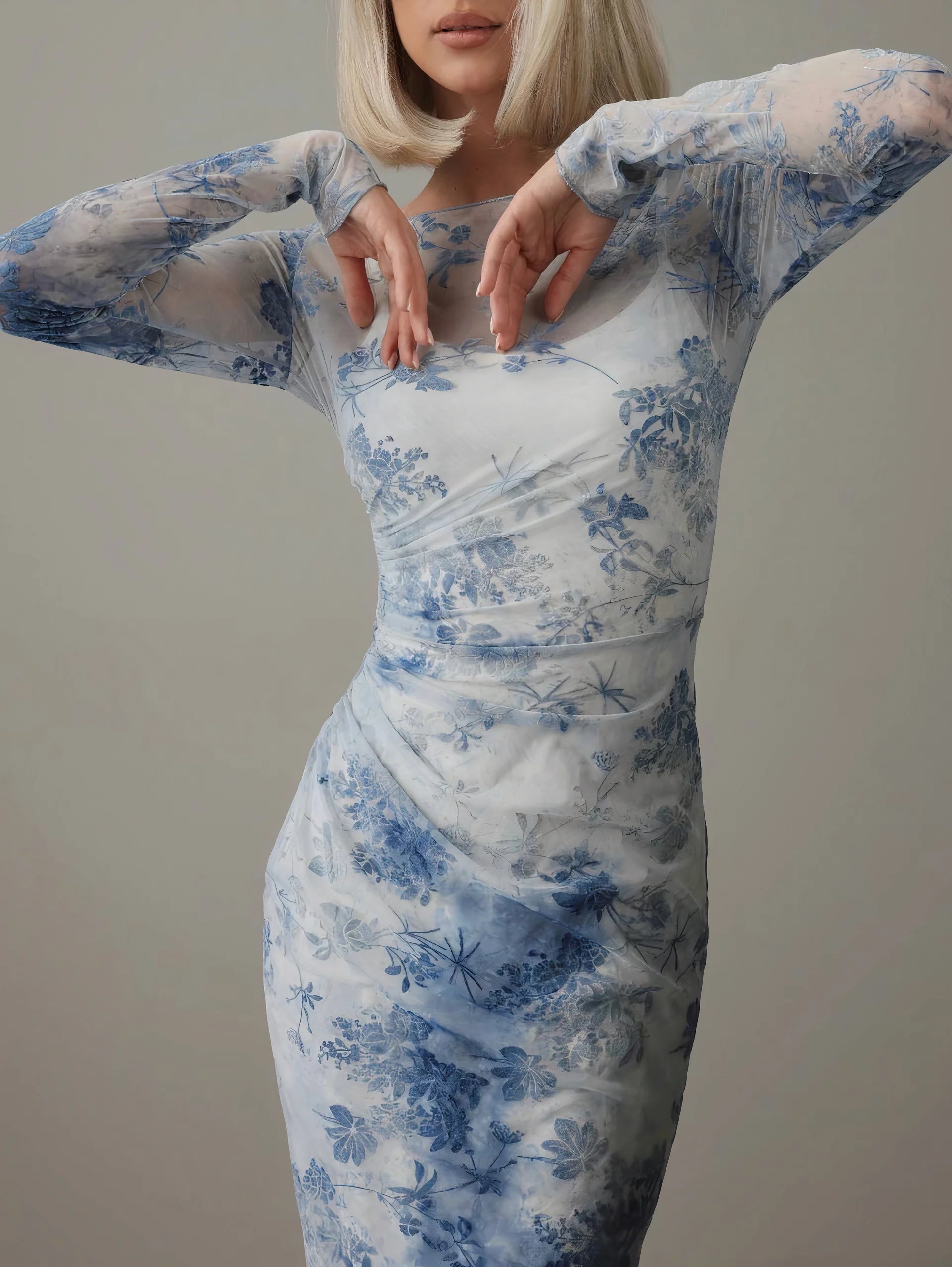 Robe "Blue Mist" en Tulle Transparent