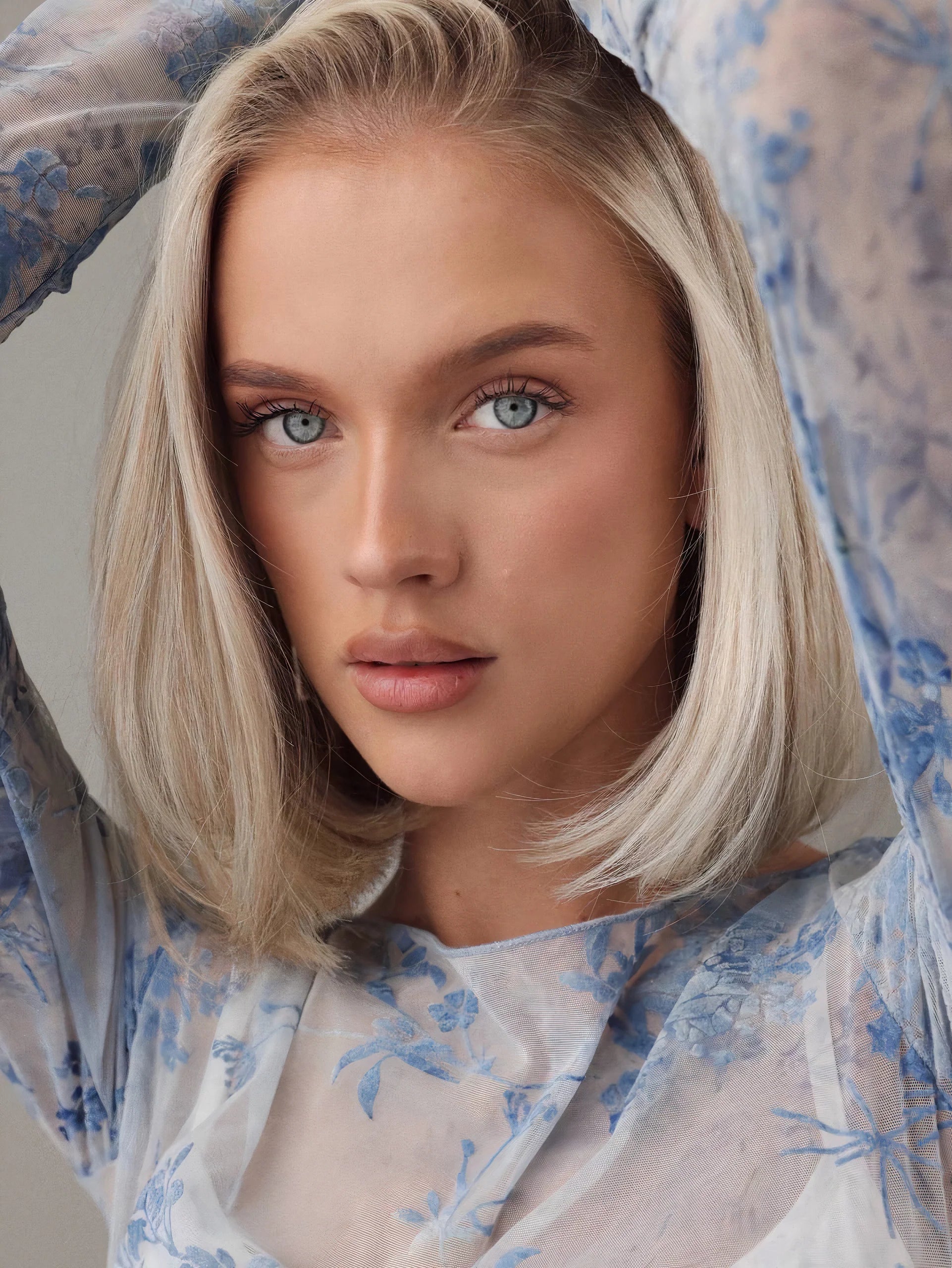 Robe "Blue Mist" en Tulle Transparent