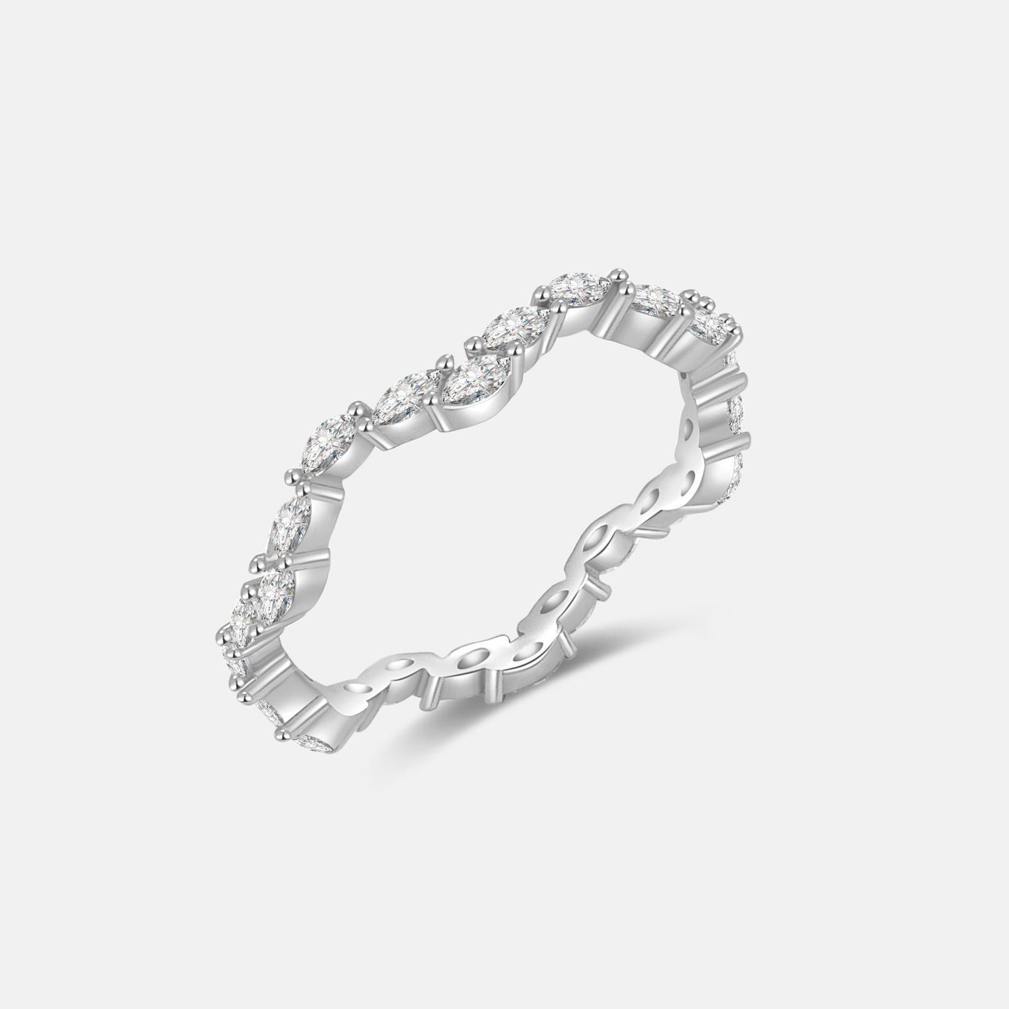 Élégante Bague Ondulée avec Diamants