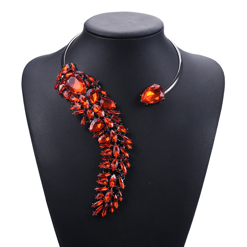 Collier Ras-de-Cou à Strass Multicolores – Éclat Ultime