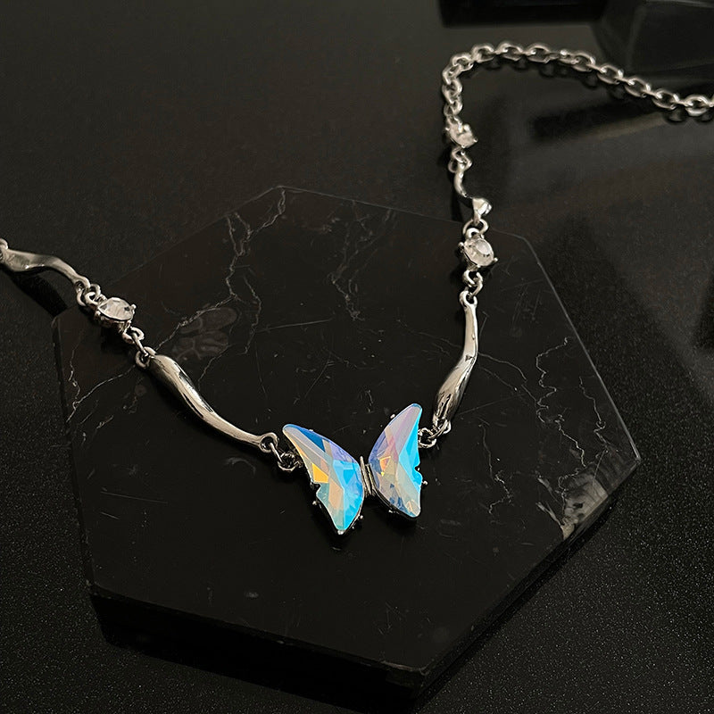 Collier Papillon Coloré à Chaîne Croisée