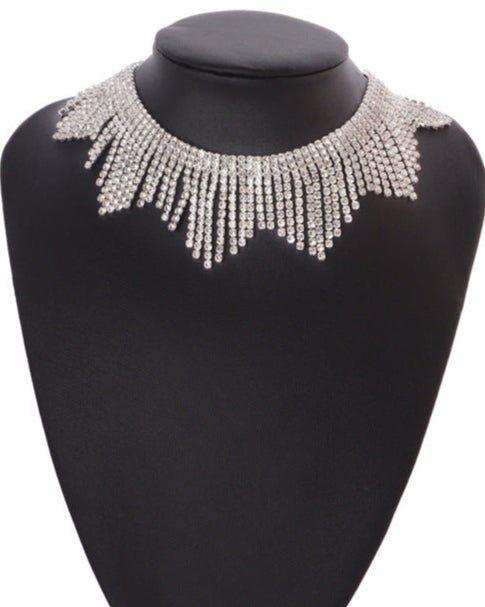 Collier Court Géométrique à Cristaux