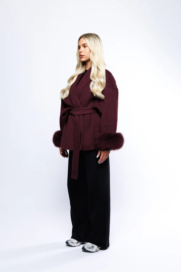 Manteau Court en Laine avec Poignets en Fourrure