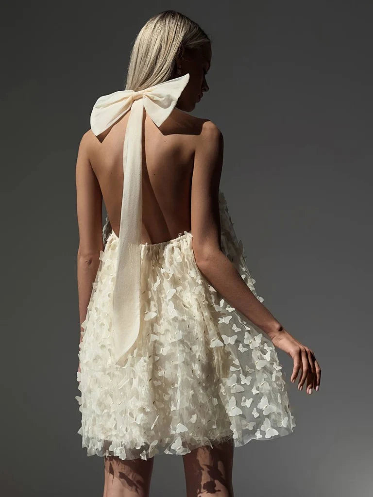 Robe à halter avec appliqué de papillon élégant