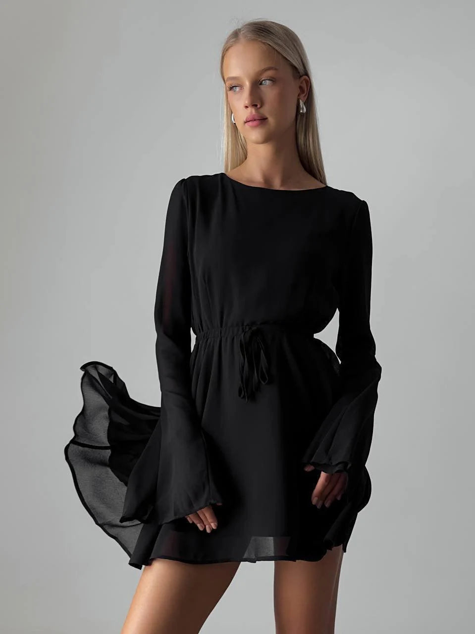 Robe Mini Noire Élégante