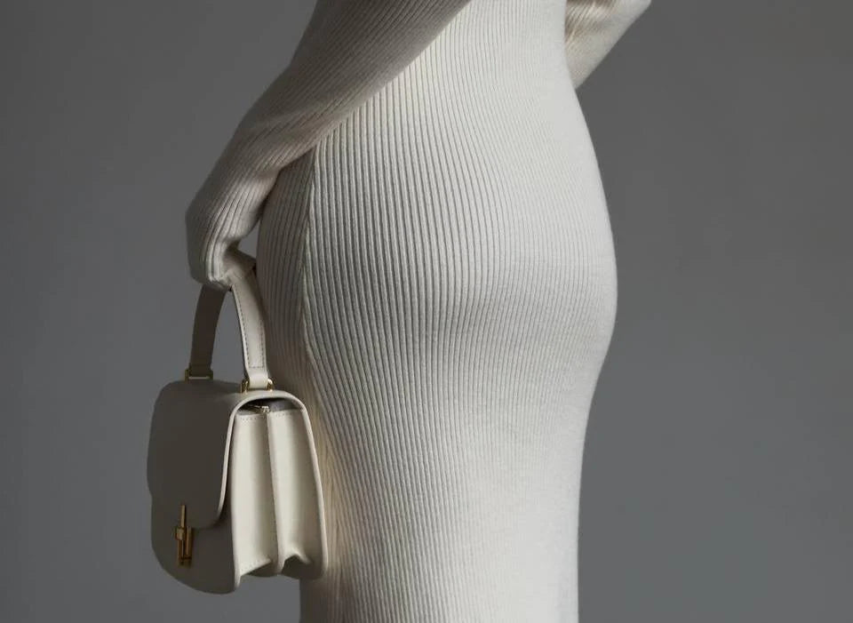 Robe Côtelée Élégante avec Détails Dorés