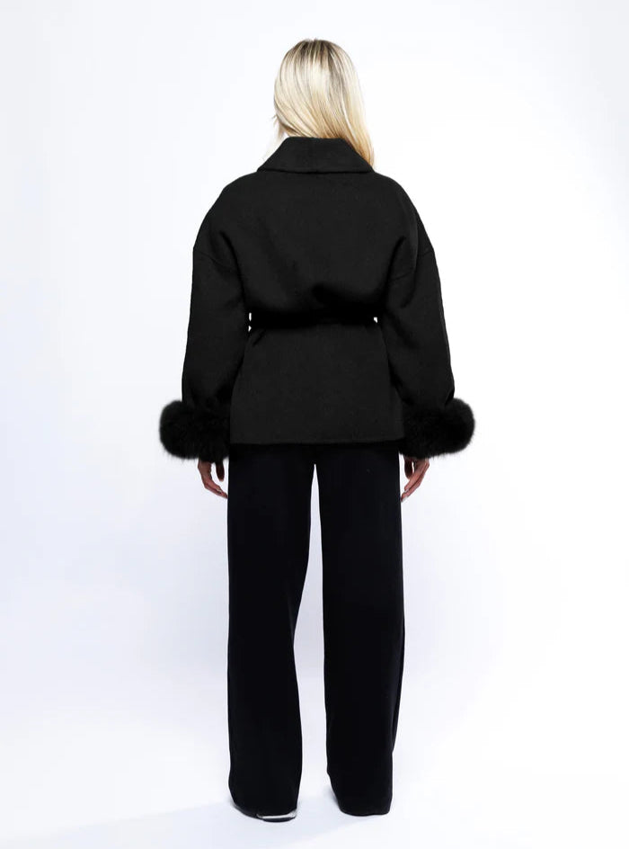 Manteau Court en Laine avec Poignets en Fourrure