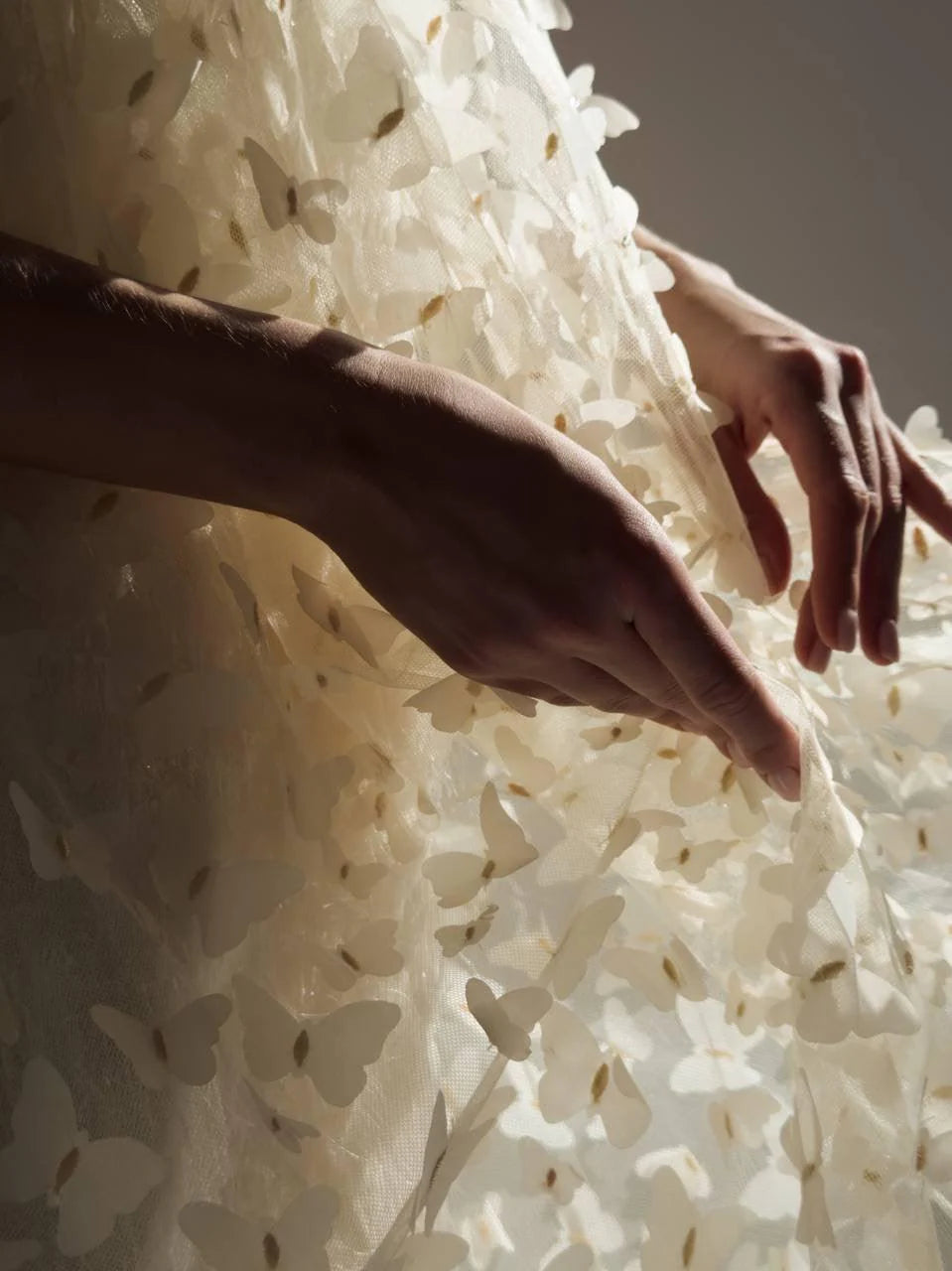 Robe à halter avec appliqué de papillon élégant