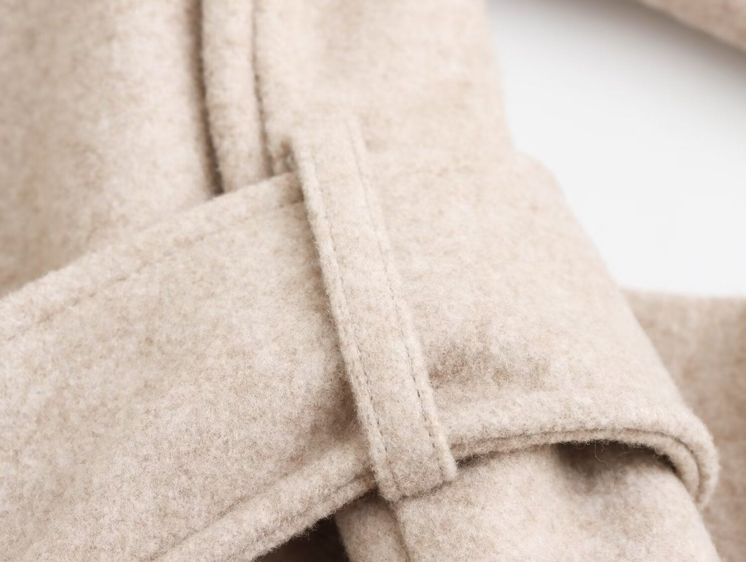 Manteau en Laine à Capuche avec Ceinture