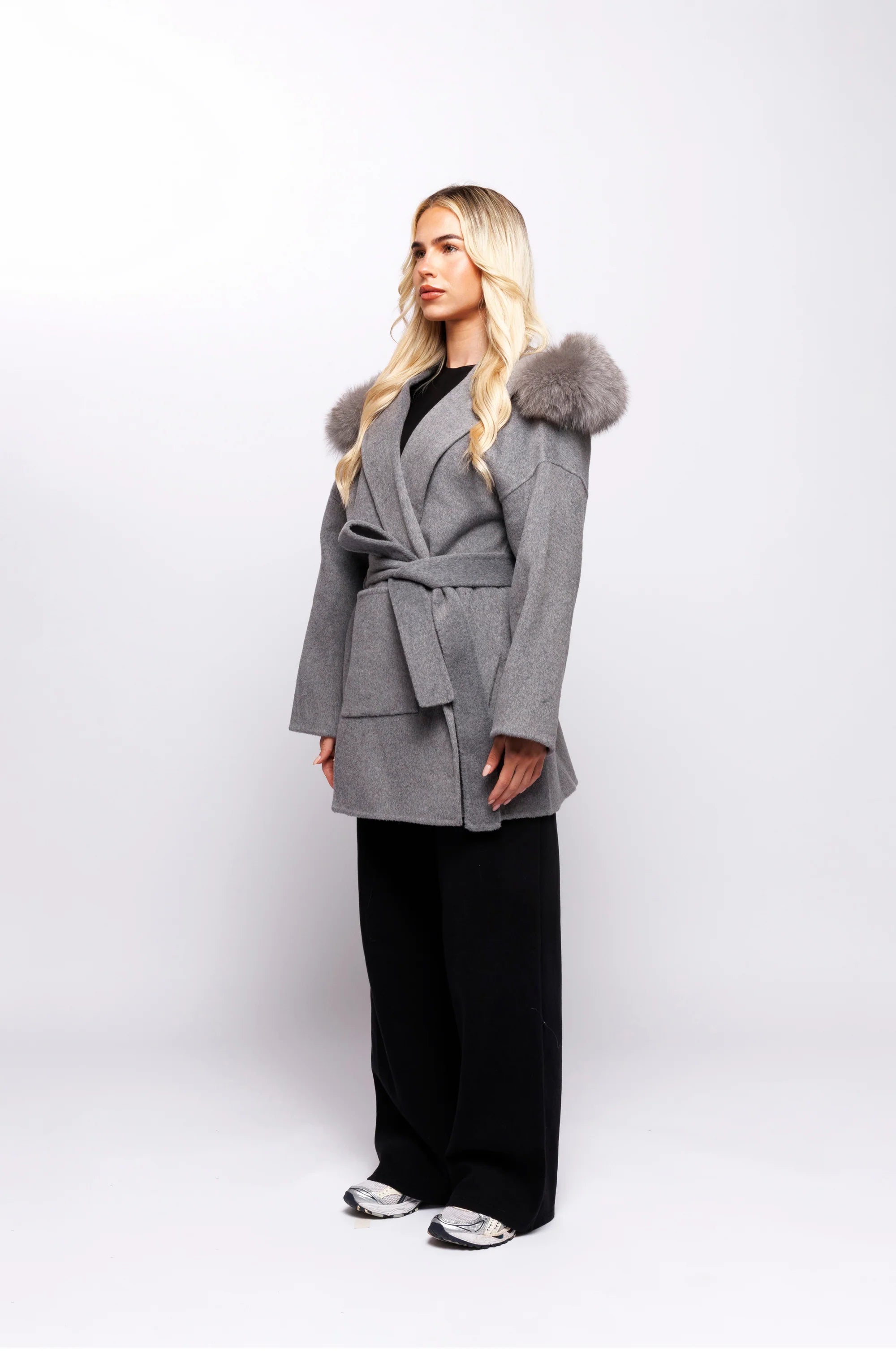 Manteau Luxueux en Laine avec Détails en Fourrure