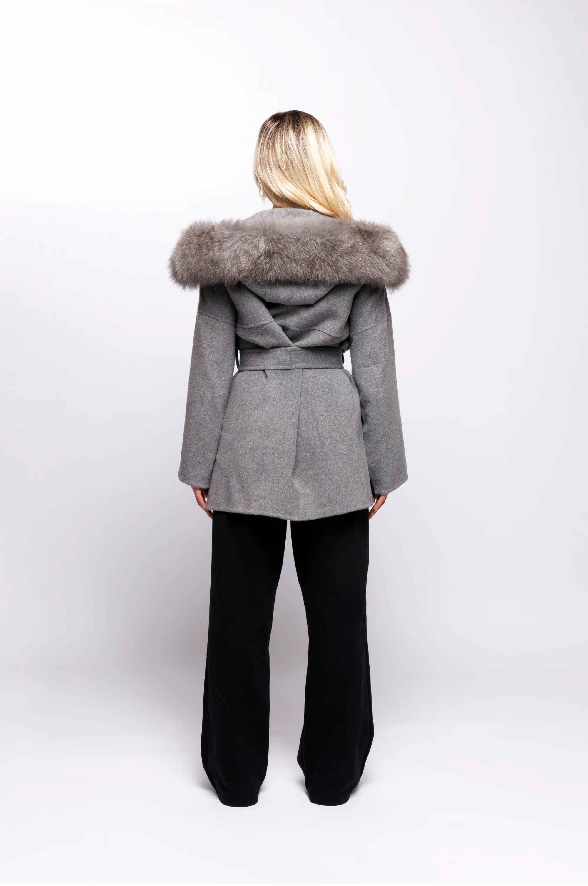 Manteau Luxueux en Laine avec Détails en Fourrure