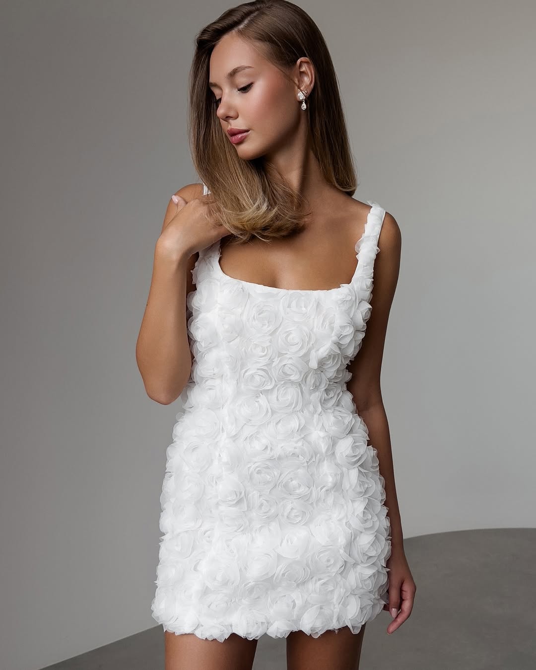 Robe mini Blanche élégante à texture rose