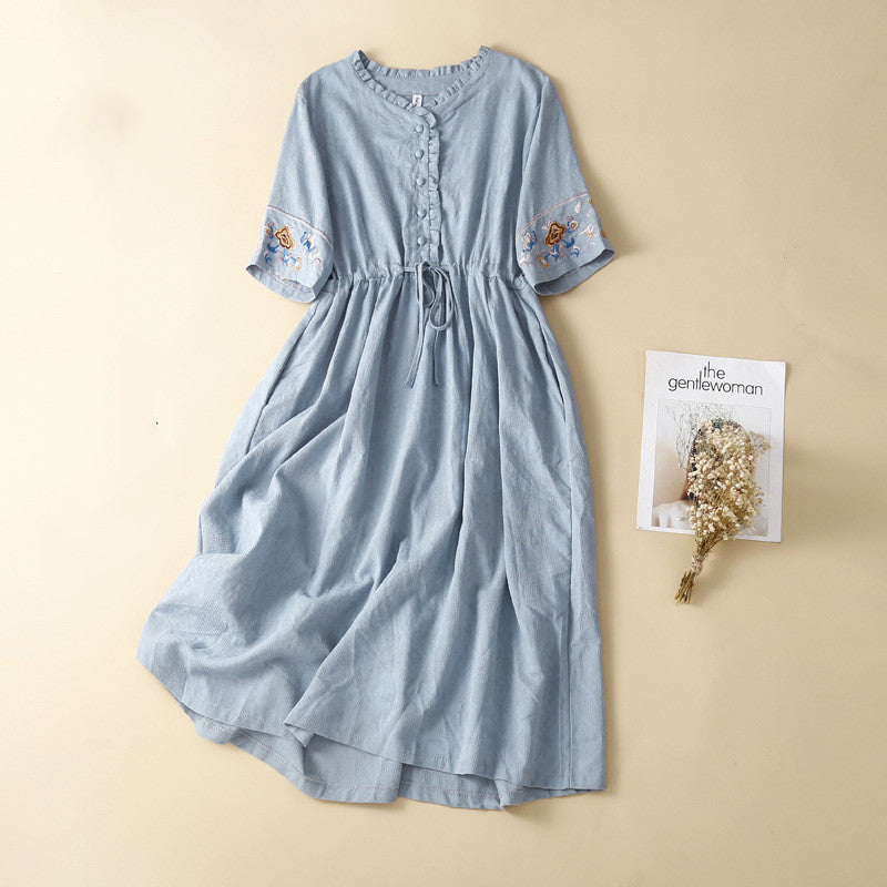 Robe Mi-Longue Brodée à Cordon – Élégance Décontractée