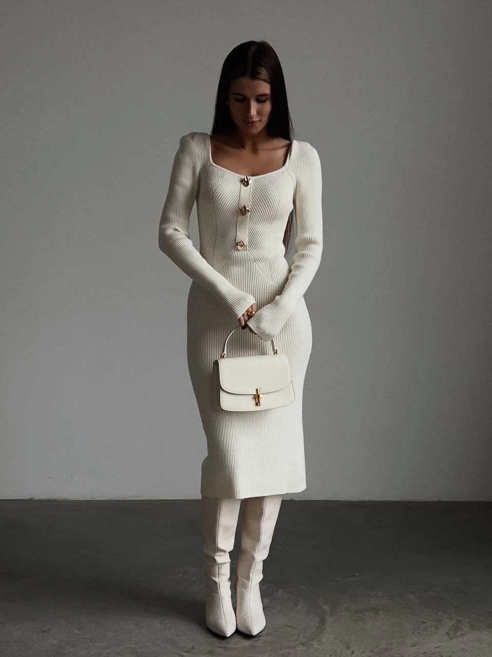 Robe Côtelée Élégante avec Détails Dorés