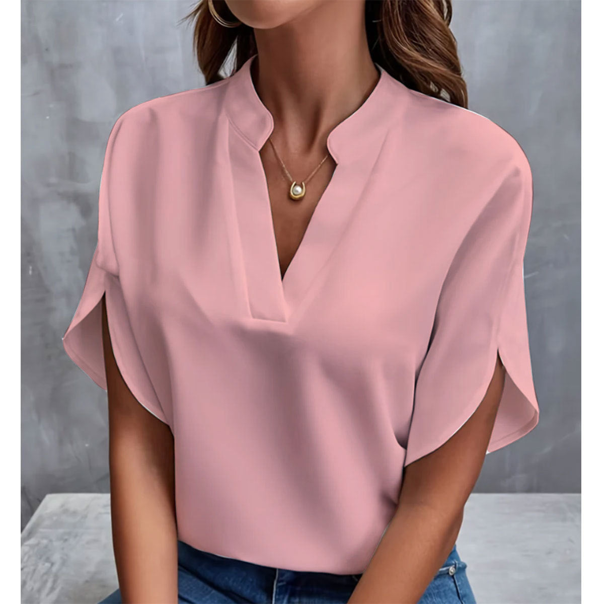 Élégance Macaron – Blouse Chic à Col V