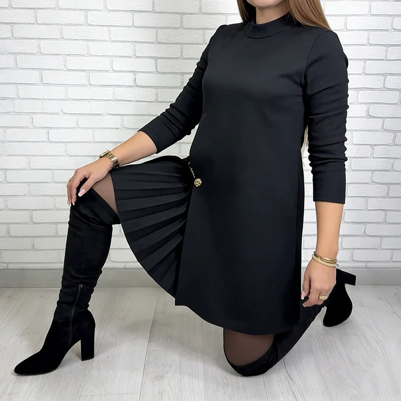Robe Line Plissée à Chaîne Dorée